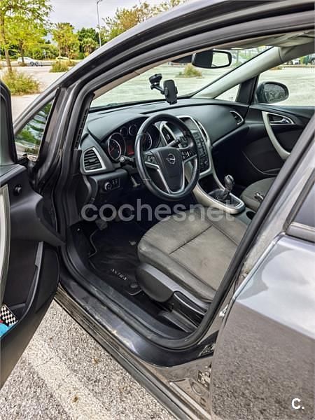 Usado Opel Astra Selective 110 CV (80 kW) 2011 Gris / plata Berlina
