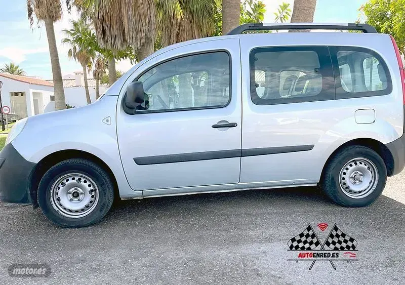 Usado Renault Kangoo 85 CV (62 kW) 2012 Plateado Monovolumen