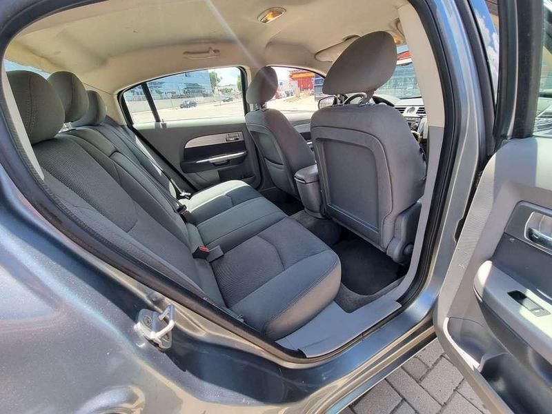 Usado Chrysler Sebring Limited 140 CV (102 kW) 2007 Gris Berlina