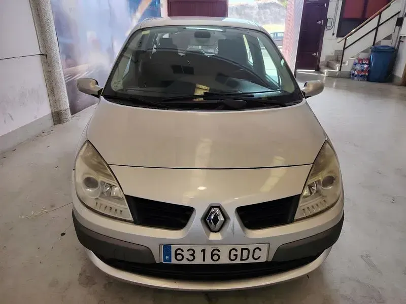 Usado Renault Scénic Dynamique 105 CV (77 kW) 2008 Gris / plata Monovolumen