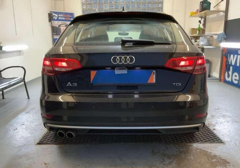 Usado Audi A3 Sportback Comfort 150 CV (110 kW) 2017 Negro Utilitario