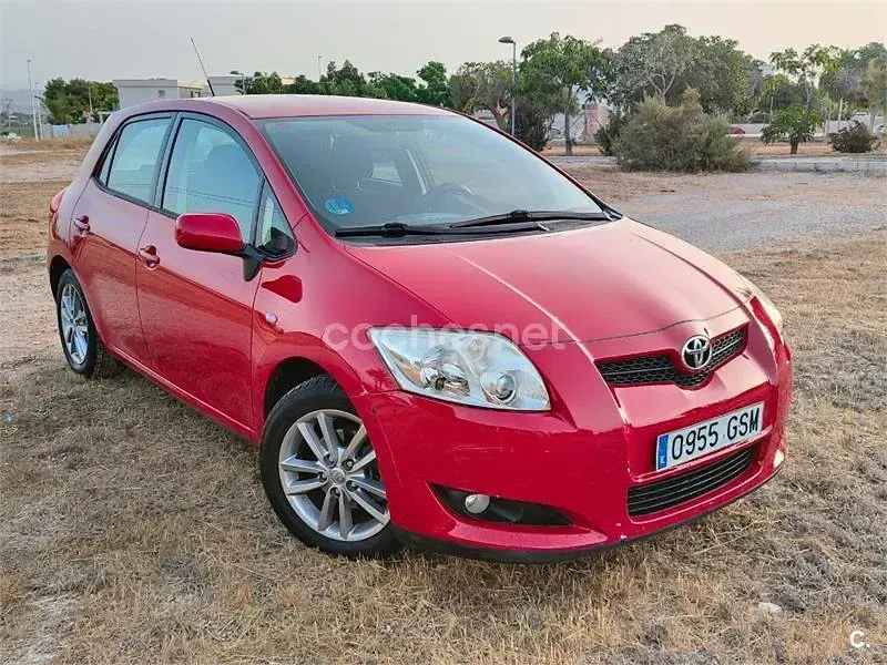 Usado Toyota Auris Active 101 CV (74 kW) 2009 Rojo Utilitario
