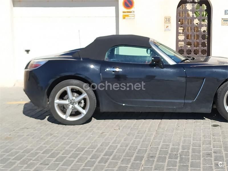 Usado Opel GT 264 HP (194 kW) 2009 Preto Cabrios