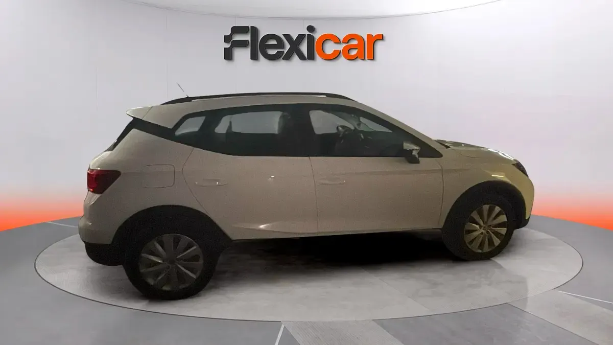 Usado Seat Arona Style 110 CV (80 kW) 2021 Blanco SUV