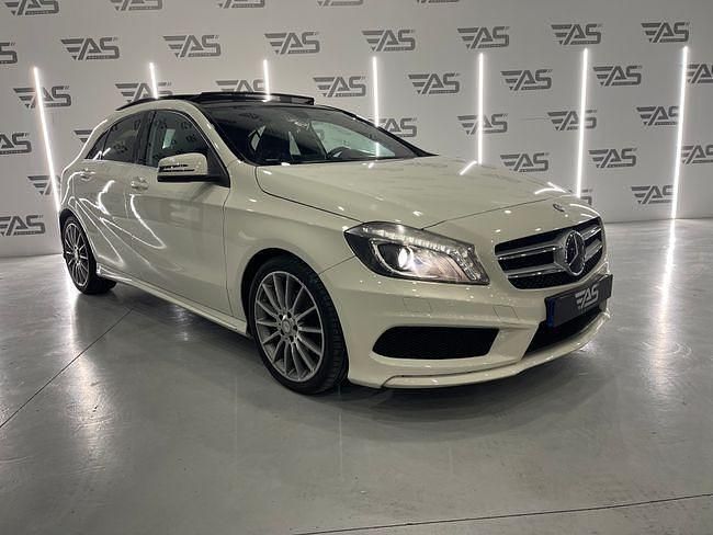Usado Mercedes A180 Urban 109 CV (80 kW) 2012 Blanco Berlina