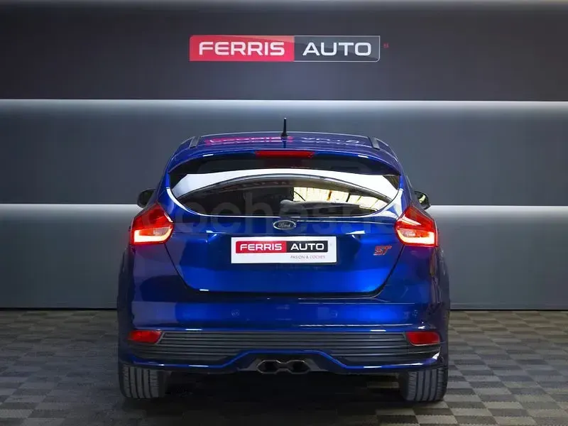 Usado Ford Focus ST 250 CV (183 kW) 2015 Azul Berlina