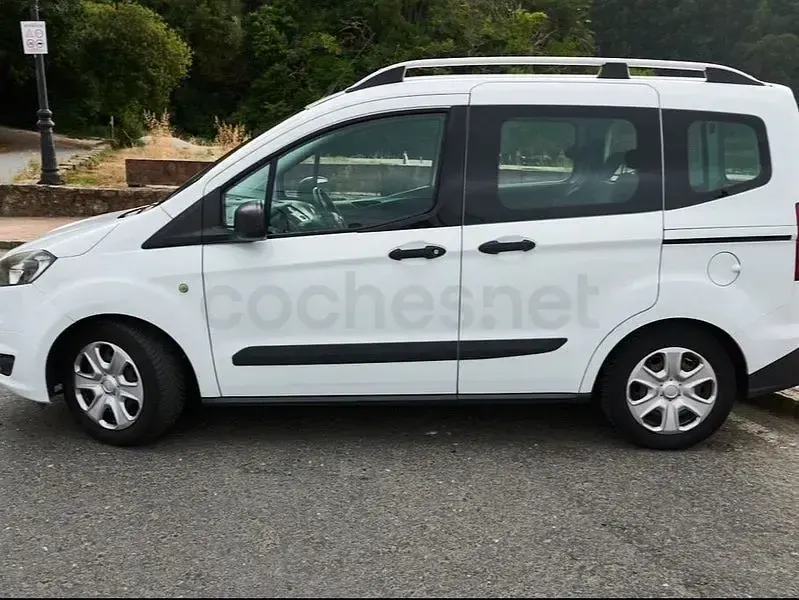 Usado Ford Tourneo Connect Trend 100 CV (73 kW) 2015 Blanco Monovolumen