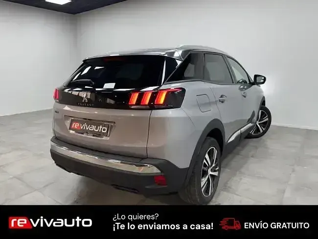 Usado Peugeot 3008 Allure 130 CV (95 kW) 2020 Gris / plata SUV