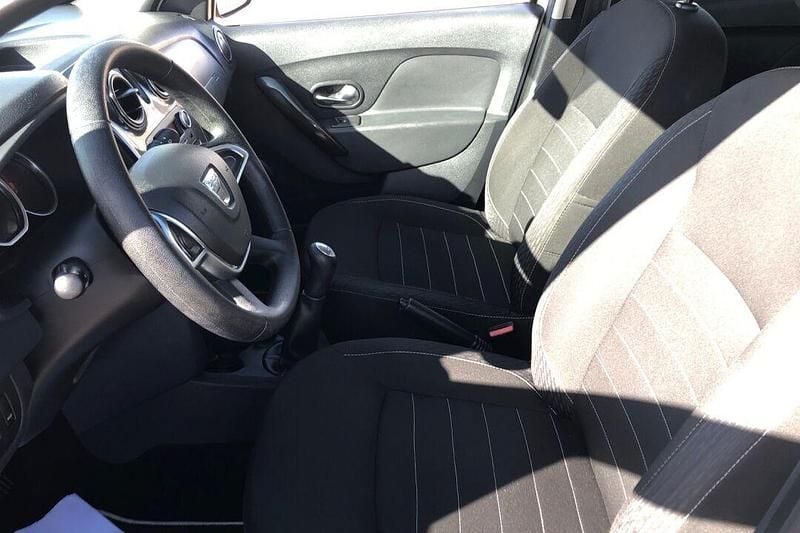 Usado Dacia Sandero Comfort 100 CV (73 kW) 2020 Blanco Berlina