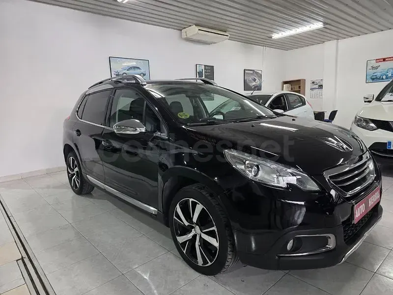Usado Peugeot 2008 Active 92 CV (67 kW) 2015 Negro SUV