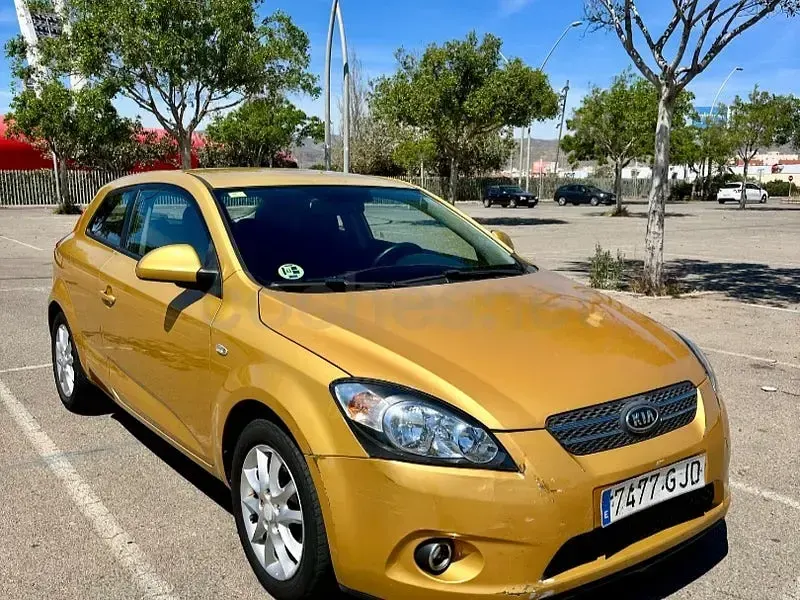 Usado Kia ProCeed Active 115 CV (84 kW) 2008 Amarillo Utilitario