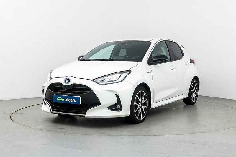 Usado Toyota Yaris Hybrid Style 116 CV (85 kW) 2021 Blanco Berlina