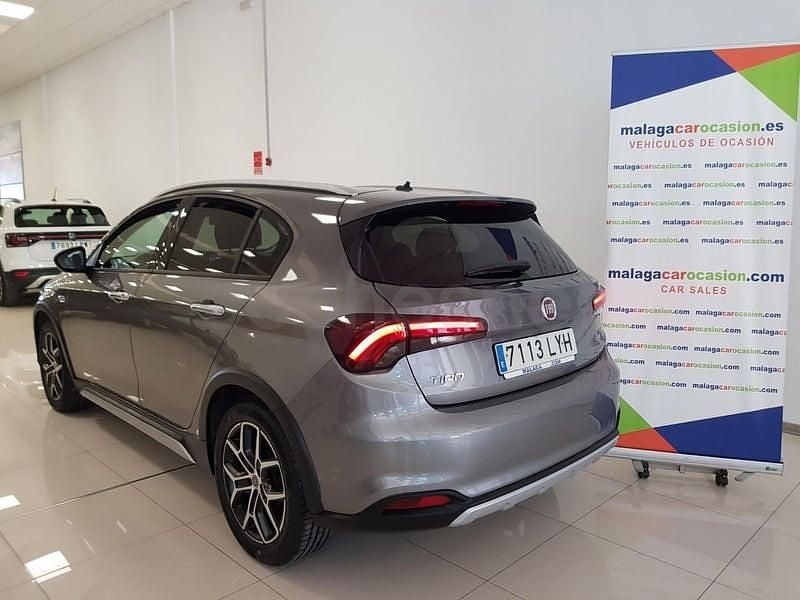 Usado Fiat Tipo Cross 101 CV (74 kW) 2022 Gris / plata Berlina