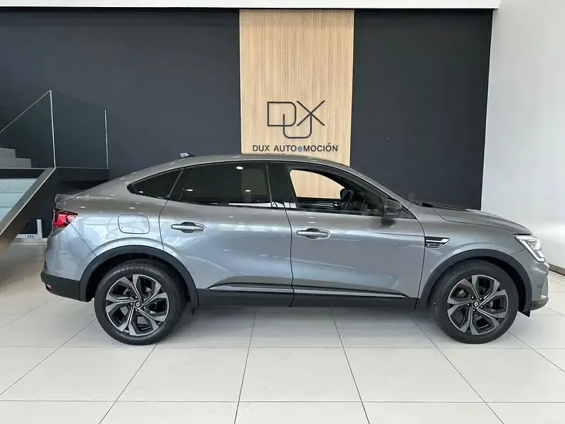 Usado Renault Arkana RS Line 160 CV (117 kW) 2023 Gris / plata SUV