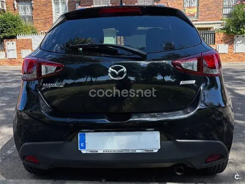 Usado Mazda 2 Style 90 CV (66 kW) 2015 Negro Berlina