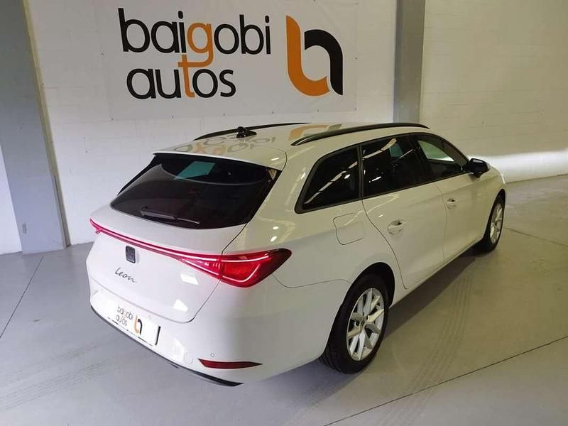 Usado Seat Leon Style 116 CV (85 kW) 2021 Blanco Utilitario