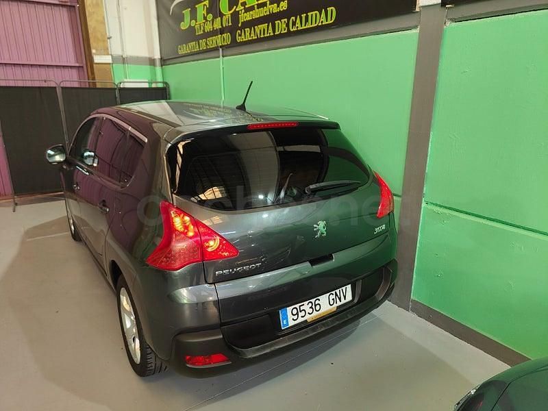 Usado Peugeot 3008 Premium 111 CV (81 kW) 2009 Gris / plata Familiar