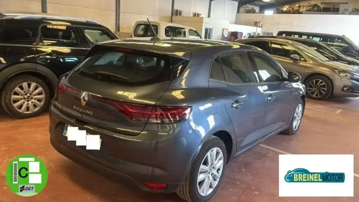 Usado Renault Mégane LIMITED 110 CV (80 kW) 2023 Gris Utilitario