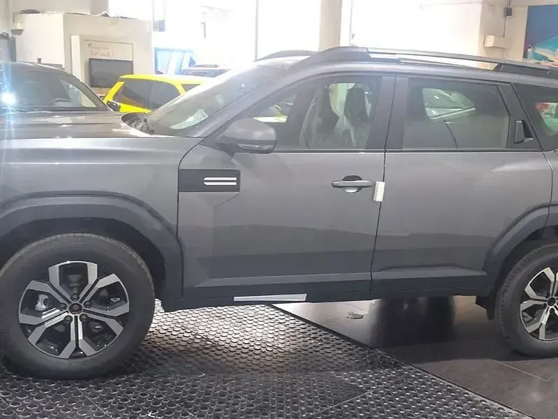 Nuevo Dacia Bigster Essentiel 140 CV (102 kW) 2026 Gris / plata SUV