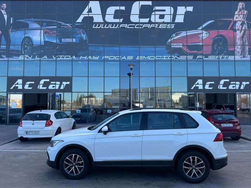 Gris Usado 2023 VW Tiguan SUV | 25.500 € (Buen precio) - Imagen 1/4