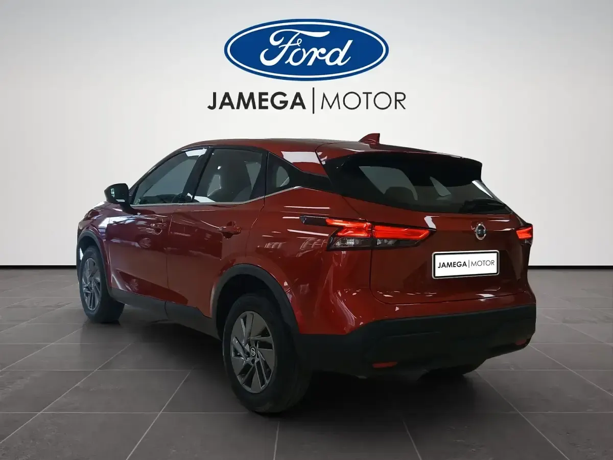 Usado Nissan Qashqai Acenta 140 CV (102 kW) 2022 Rojo SUV