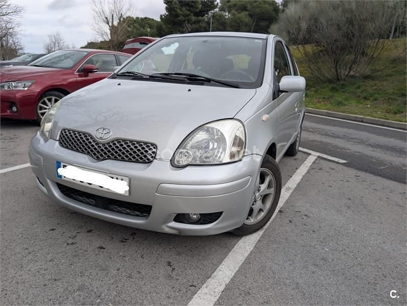 Usado Toyota Yaris Sol 75 CV (55 kW) 2004 Gris / plata Berlina