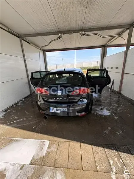 Usado Seat Leon Sport 105 CV (77 kW) 2007 Negro Utilitario