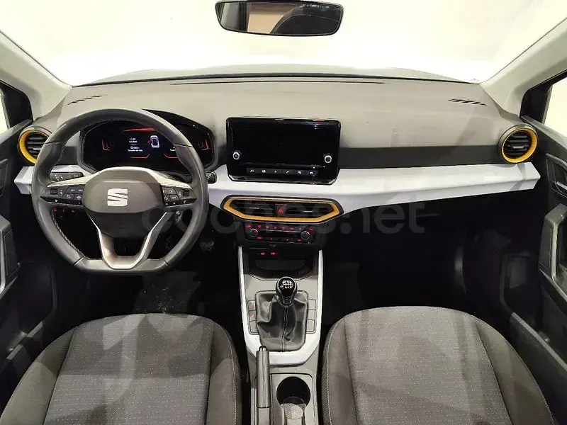 Usado Seat Arona Style 115 CV (84 kW) 2025 Gris / plata SUV