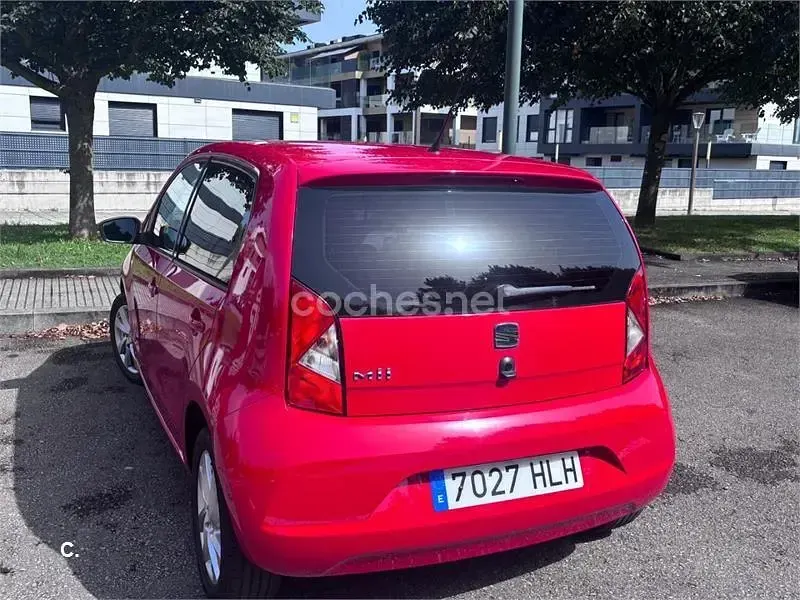 Usado Seat Mii Reference 75 CV (55 kW) 2012 Rojo Utilitario