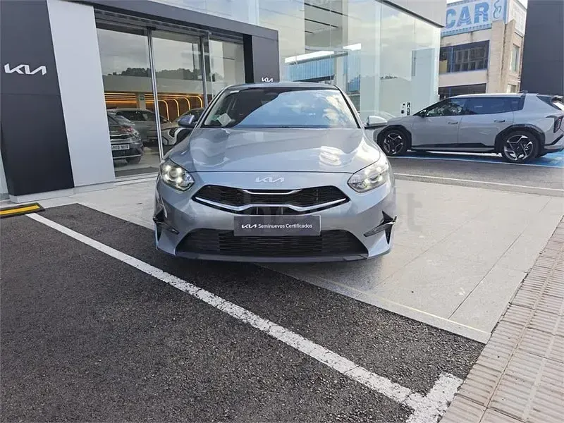 Usado Kia Ceed 100 CV (73 kW) 2025 Gris Utilitario