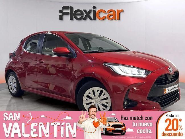 Usado Toyota Yaris Hybrid Active 116 CV (85 kW) 2023 Rojo Berlina