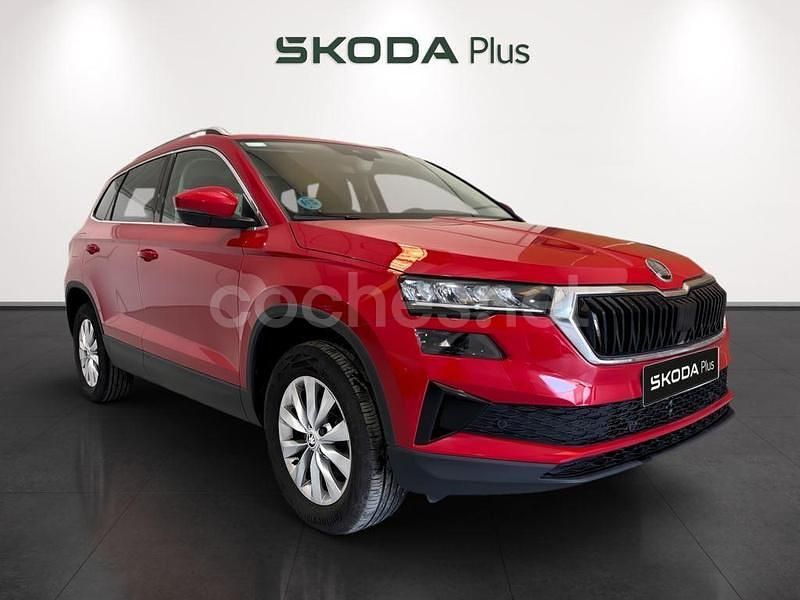 Rojo Usado 2024 Skoda Karoq Selection SUV | 26.490 € (Precio justo) - Imagen 1/4
