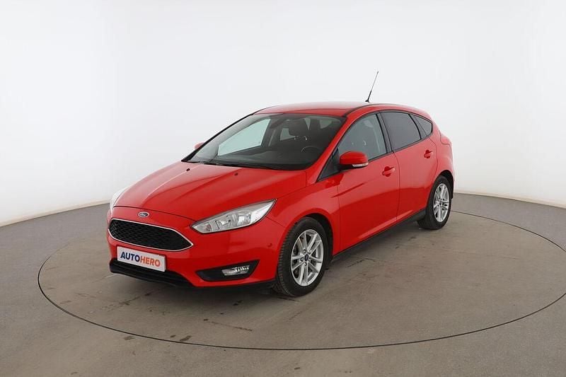 Rojo Usado 2015 Ford Focus Trend Utilitario | 12.799 € (Un poco caro) - Imagen 1/3