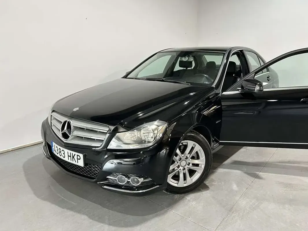 Usado Mercedes C220 Avantgarde 170 CV (125 kW) 2012 Negro Berlina