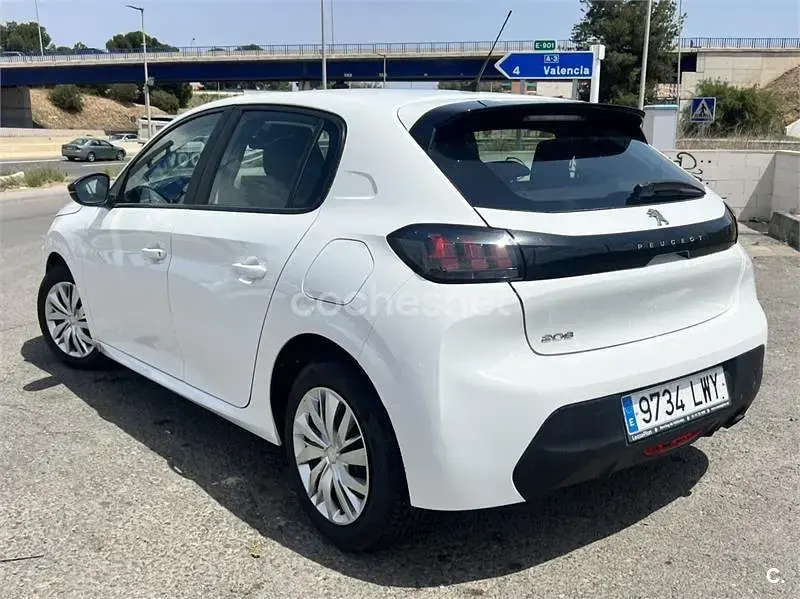 Usado Peugeot 208 Allure 100 CV (73 kW) 2022 Blanco Utilitario