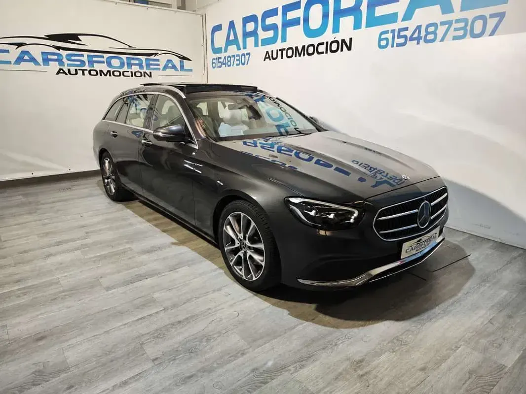Usado Mercedes E220 194 CV (142 kW) 2022 Negro Familiar