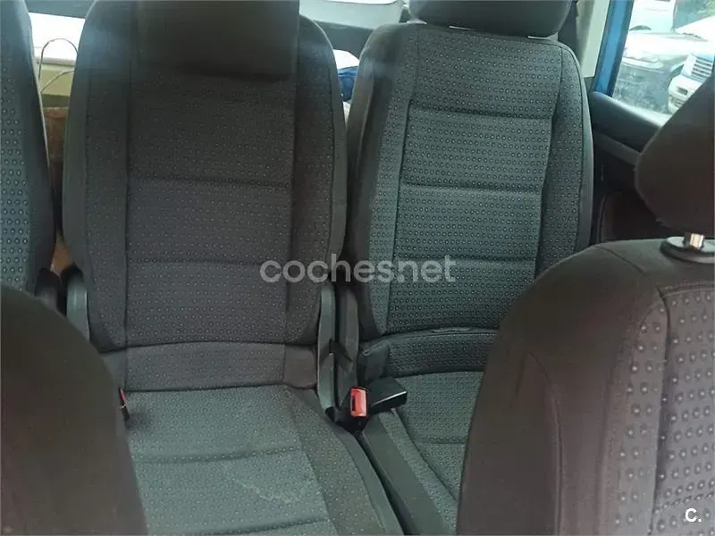 Usado VW Touran Conceptline 100 CV (73 kW) 2004 Azul Monovolumen
