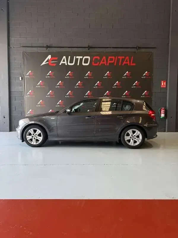 Usado BMW 116 116 CV (85 kW) 2007 Gris Utilitario