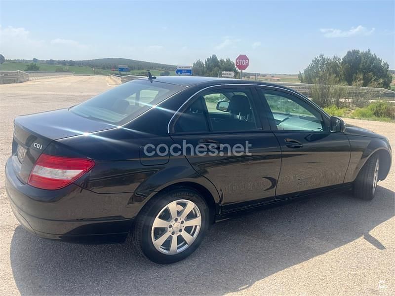 Usado Mercedes C220 Classic 170 CV (125 kW) 2009 Negro Berlina