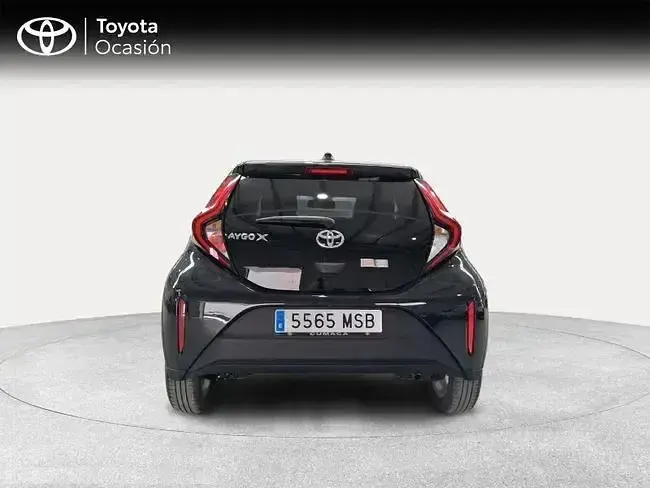 Usado Toyota Aygo X Play 72 CV (52 kW) 2024 Negro SUV