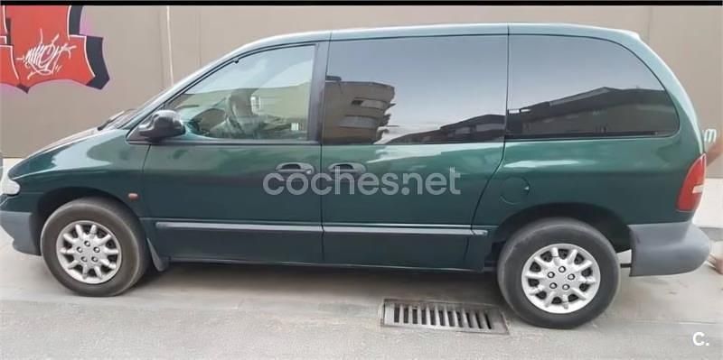 Usado Chrysler Voyager 115 CV (84 kW) 2000 Verde Monovolumen