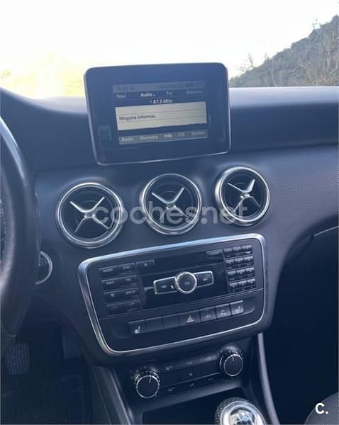 Usado Mercedes A180 Urban 122 CV (89 kW) 2013 Gris / plata Berlina