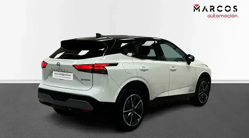 Usado Nissan Qashqai Tekna 190 CV (139 kW) 2022 Lunar white midnight black n SUV