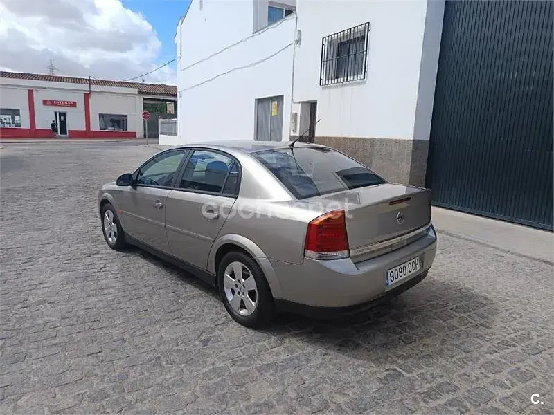Usado Opel Vectra Comfort 100 CV (73 kW) 2004 Beige Berlina