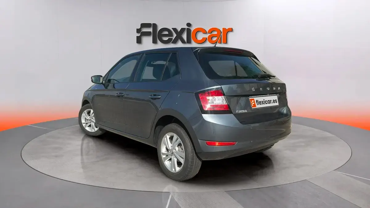 Usado Skoda Fabia Ambition 95 CV (69 kW) 2020 Gris Utilitario