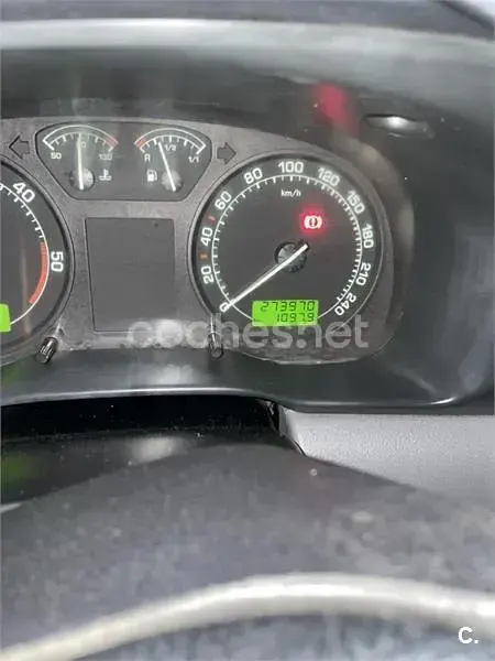 Usado Skoda Octavia Ambiente 90 CV (66 kW) 2003 Gris / plata Berlina