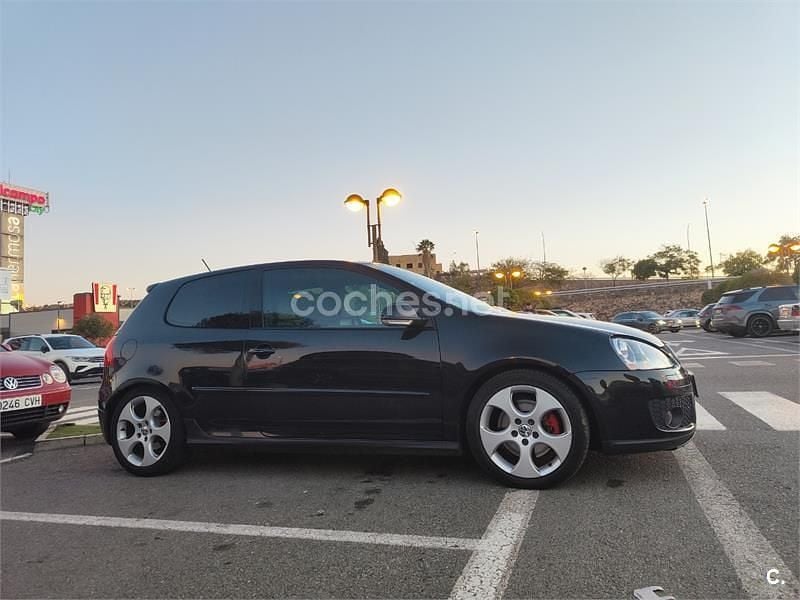 Usado VW Golf V GTI 200 CV (147 kW) 2007 Negro Berlina