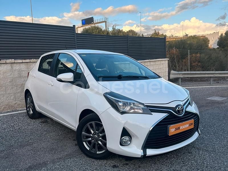 Usado Toyota Yaris Active 99 CV (72 kW) 2015 Blanco Berlina