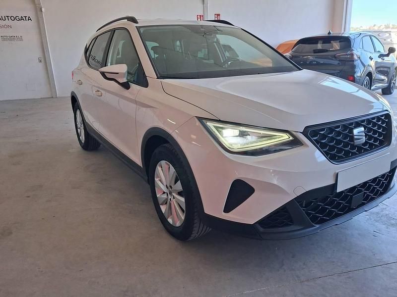 Usado Seat Arona Style 110 CV (80 kW) 2022 Blanco SUV