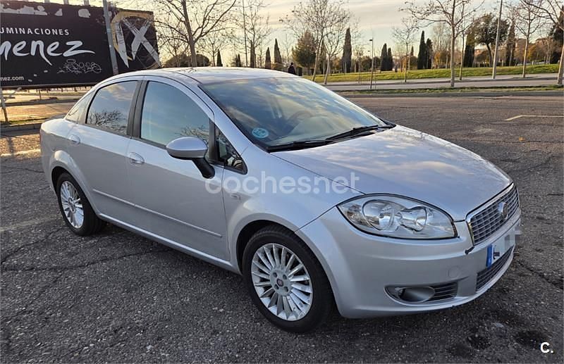 Usado Fiat Linea Dynamic 120 CV (88 kW) 2008 Gris / plata Berlina